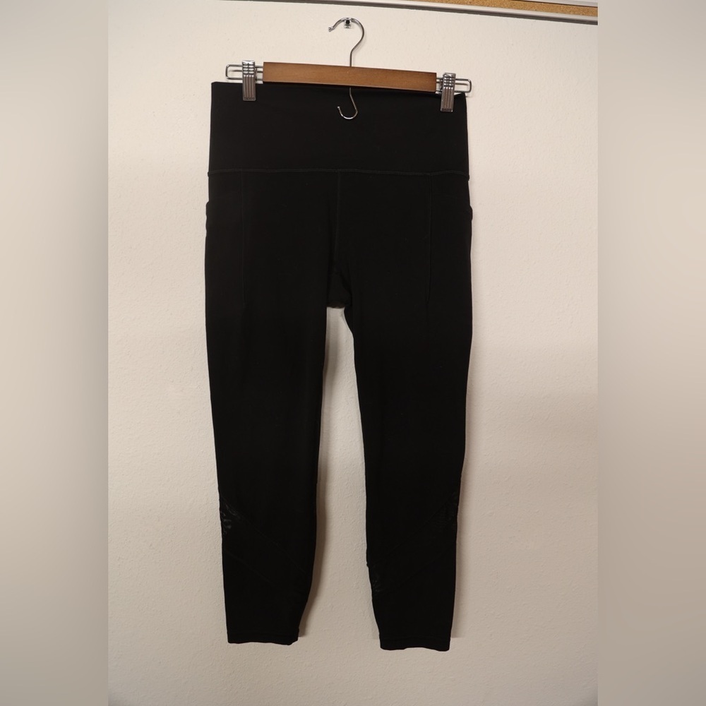 Athleta Salutation Stash Mesh Tight Black Size M Powervita Leggings w/ Pockets